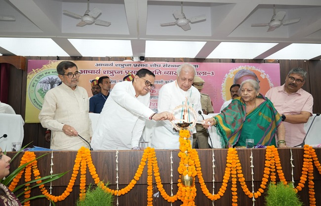 श्रावस्ती का विजय पर्व' और 'भवभूति: कृतित्व, कला दर्शन' विषयक कार्यक्रम में राज्यपाल और विधानपरिषद सभापति श्रावस्ती का विजय पर्व' और 'भवभूति: कृतित्व, कला दर्शन' विषयक कार्यक्रम में राज्यपाल और विधानपरिषद सभापति