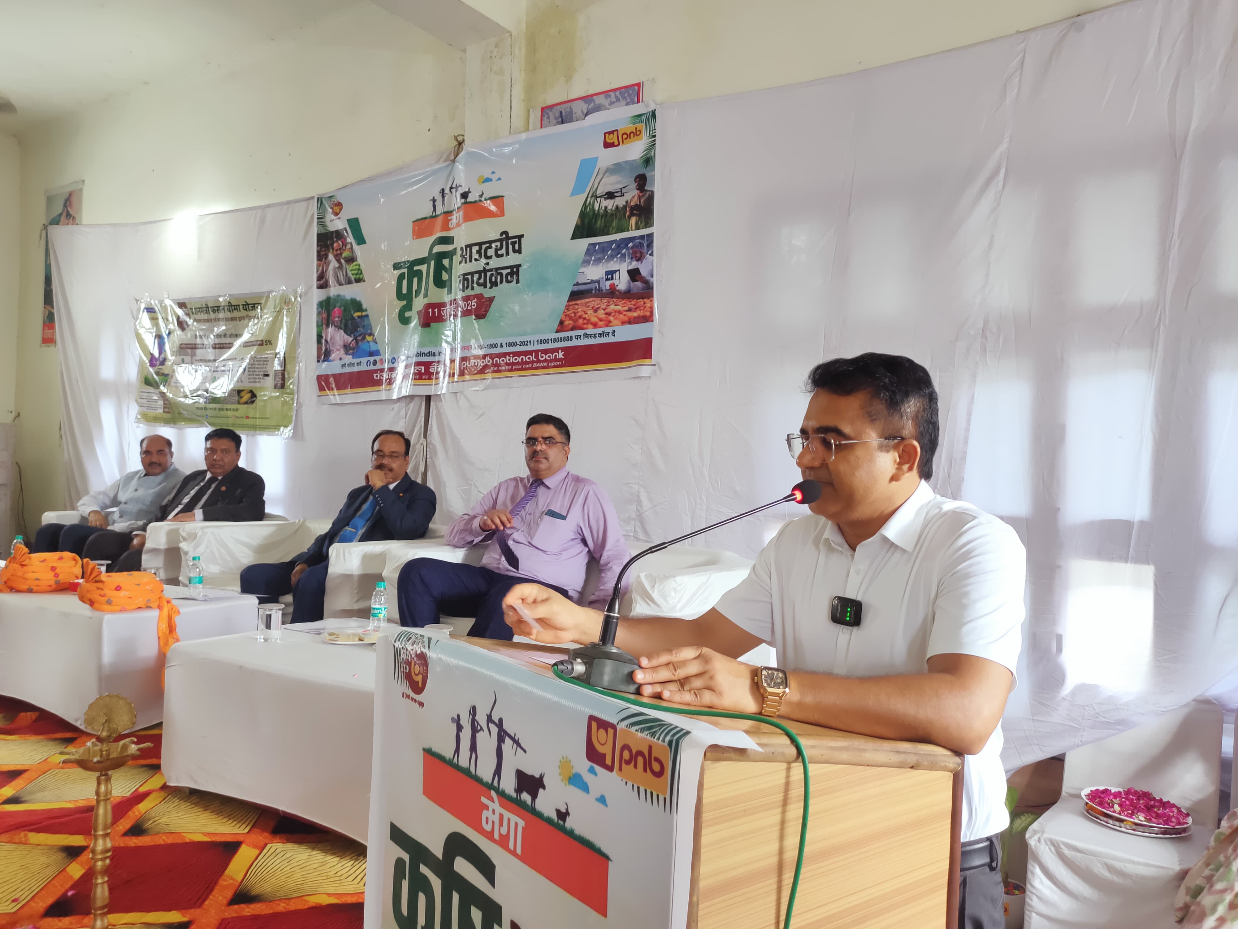 कार्यक्रम में जिला उपायुक्त डॉक्टर हरीश कुमार वशिष्ठ संबोधित करते हुए कार्यक्रम में जिला उपायुक्त डॉक्टर हरीश कुमार वशिष्ठ संबोधित करते हुए