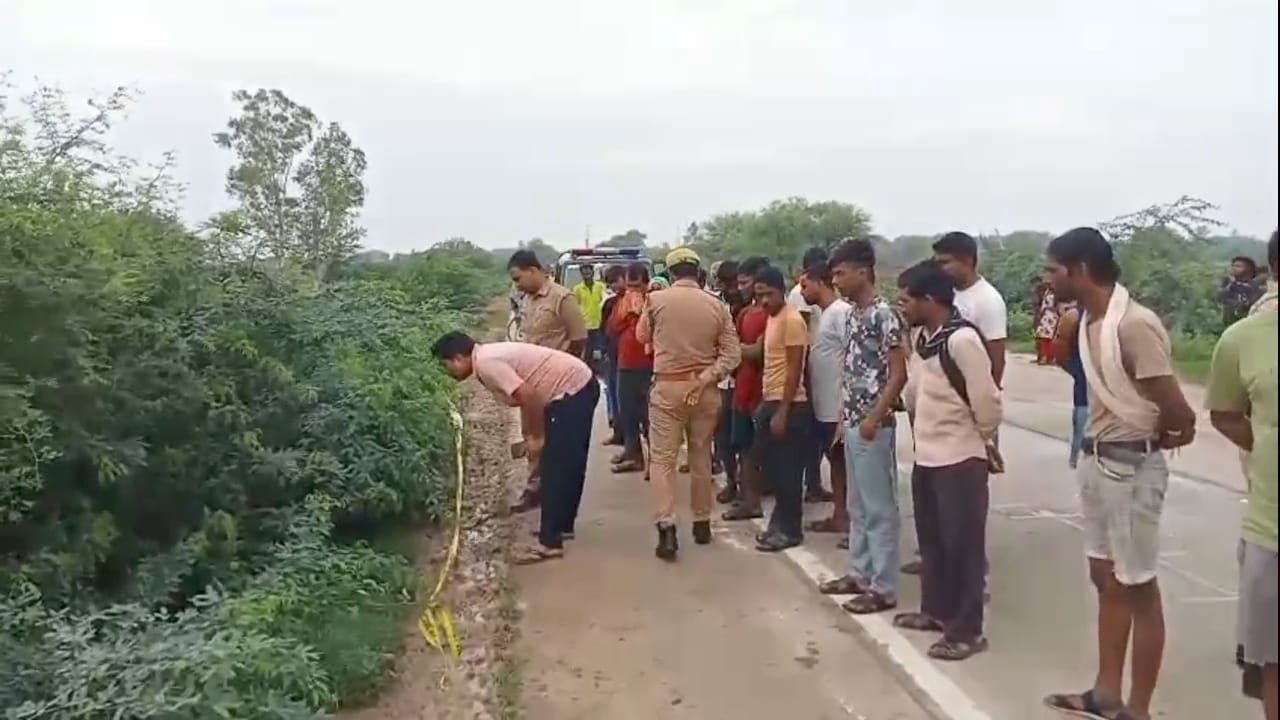 स्टेट हाईवे किनारे मिला युवक का शव, जांच में जुटी पुलिस