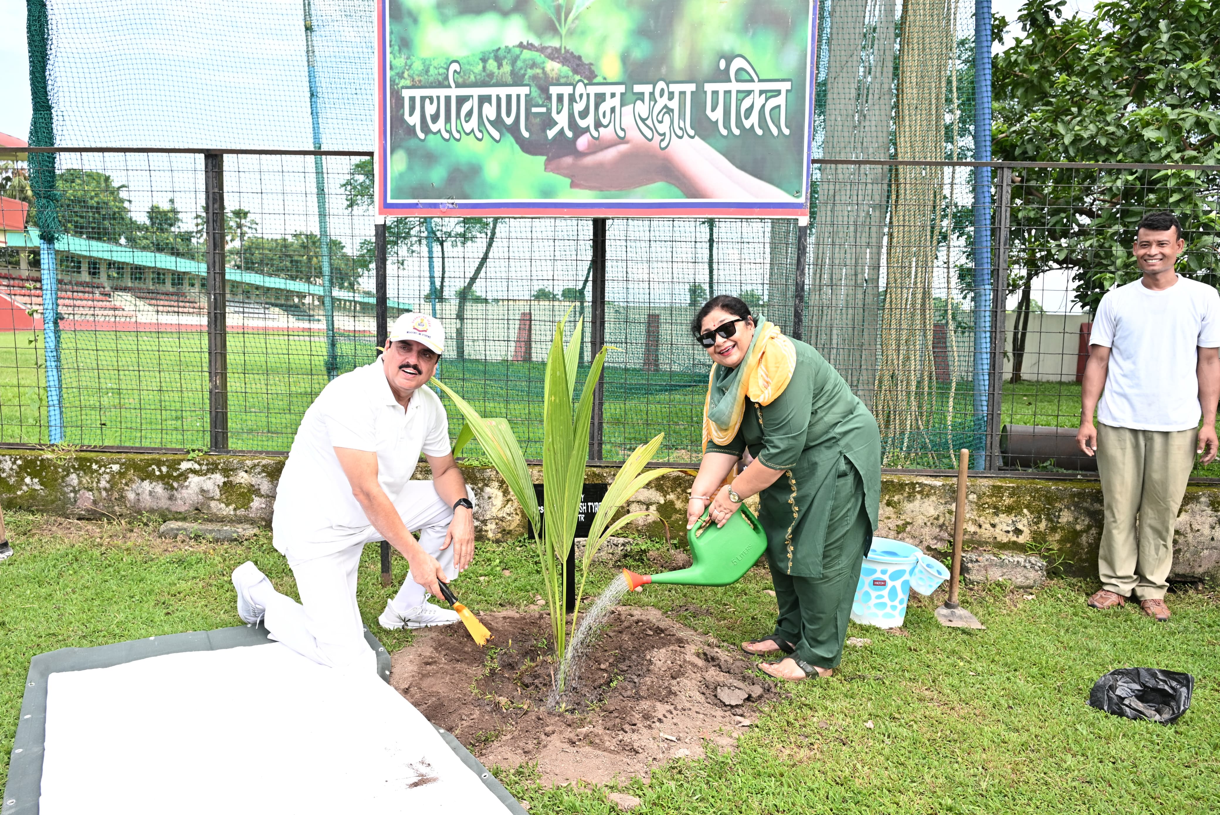बीएसएफ ने कदमतला परिसर में किया वृक्षारोपण बीएसएफ ने कदमतला परिसर में किया वृक्षारोपण