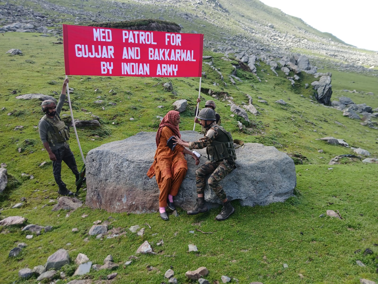 राजौरी के दूरदराज़ गांव खोदरा में भारतीय सेना ने लगाया निशुल्क चिकित्सा शिविर राजौरी के दूरदराज़ गांव खोदरा में भारतीय सेना ने लगाया निशुल्क चिकित्सा शिविर