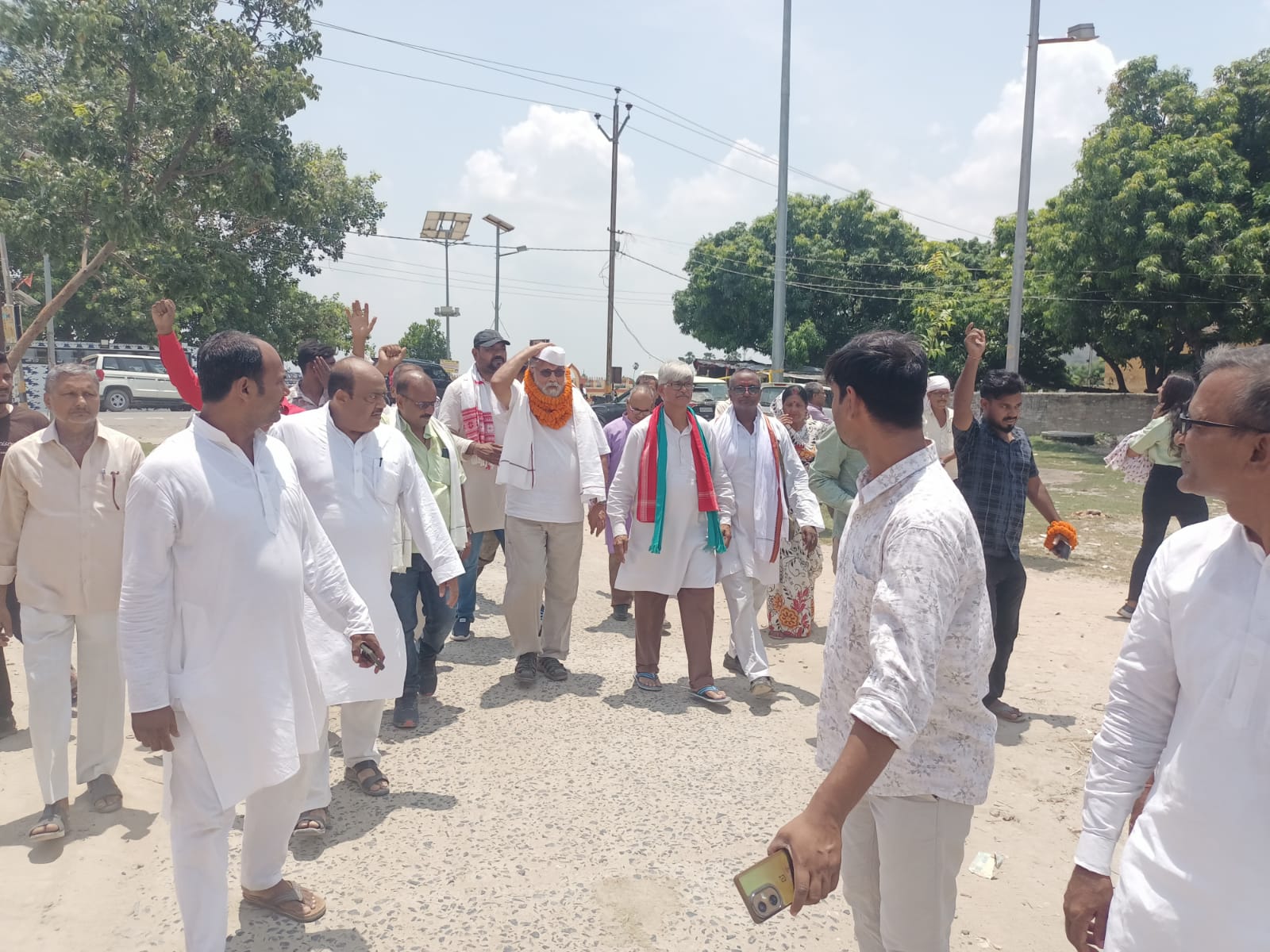 तुरकौलिया पहुंचे तुषार गांधी