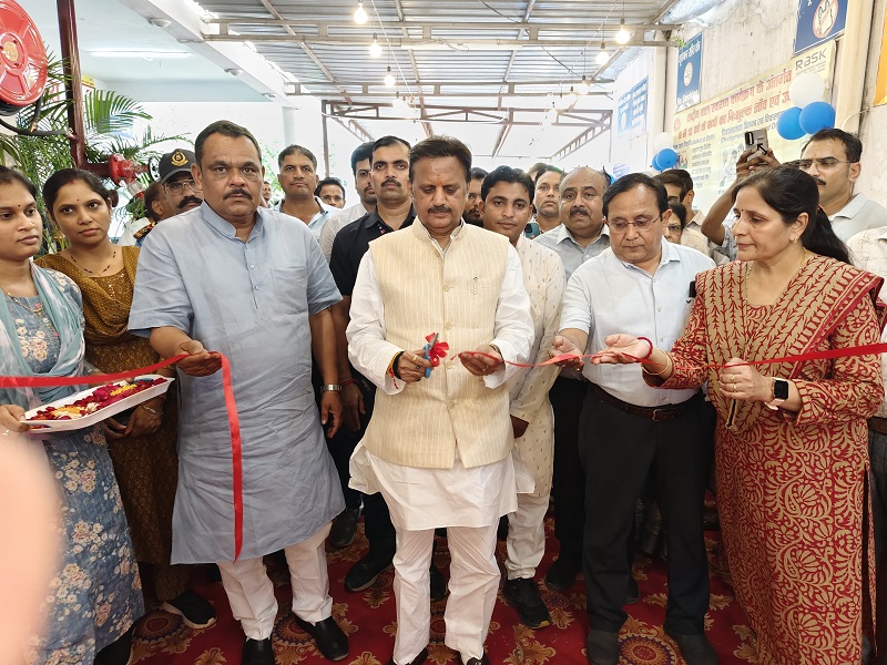 रीवाः उप मुख्यमंत्री शुक्ल ने जिला चिकित्सालय में नए मेटरनिटी विंग कक्ष का किया शुभारंभ रीवाः उप मुख्यमंत्री शुक्ल ने जिला चिकित्सालय में नए मेटरनिटी विंग कक्ष का किया शुभारंभ