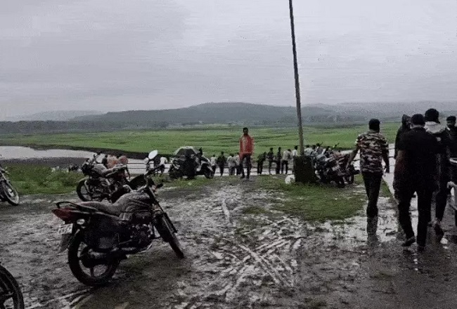 सीहोरः दो अलग-अलग घटनाओं में नहाते समय पांच लोग डूबे, रेस्क्यू जारी सीहोरः दो अलग-अलग घटनाओं में नहाते समय पांच लोग डूबे, रेस्क्यू जारी