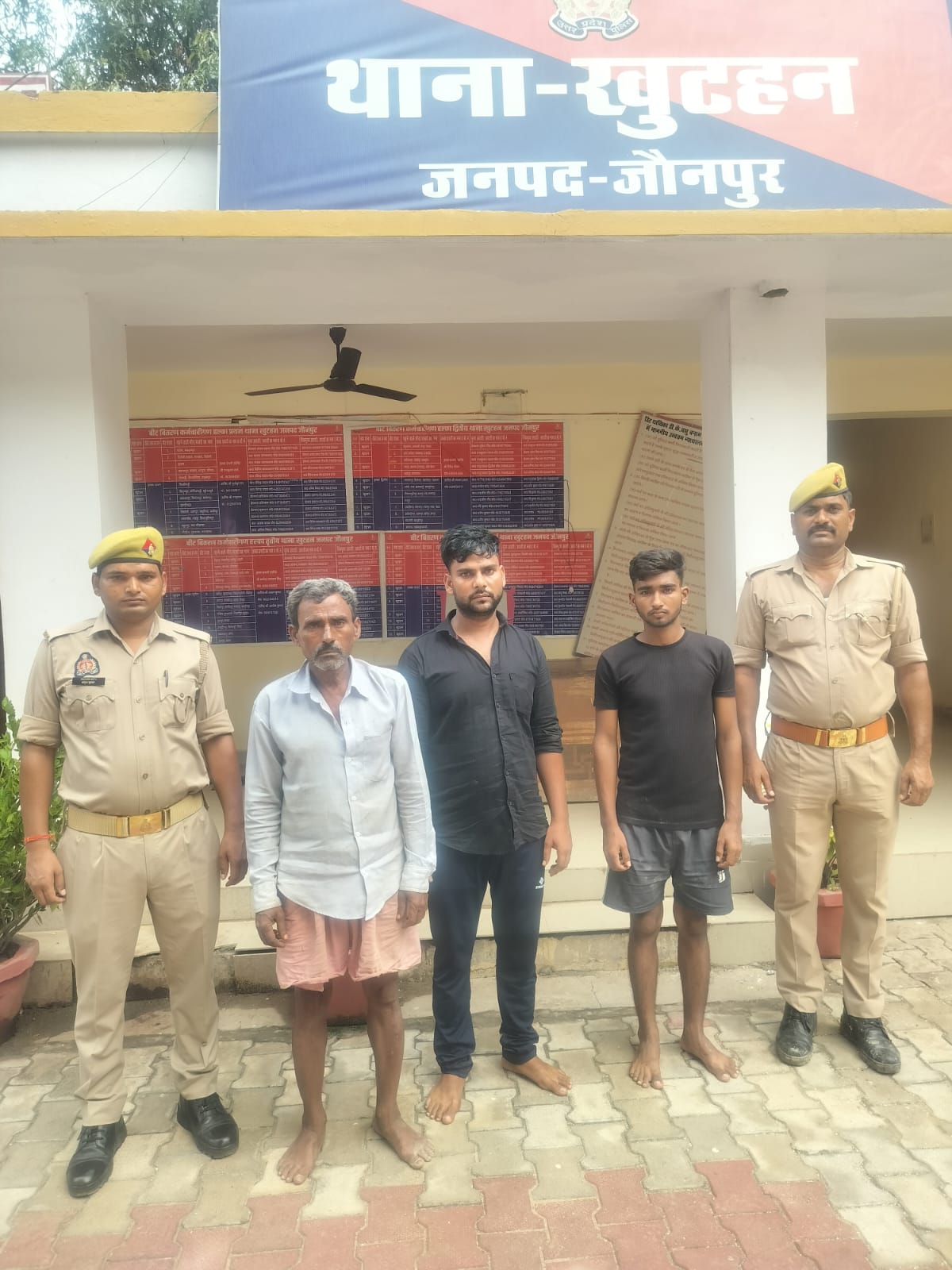 हत्या आरोपित पिता पुत्र पुलिस अभिरक्षा में हत्या आरोपित पिता पुत्र पुलिस अभिरक्षा में