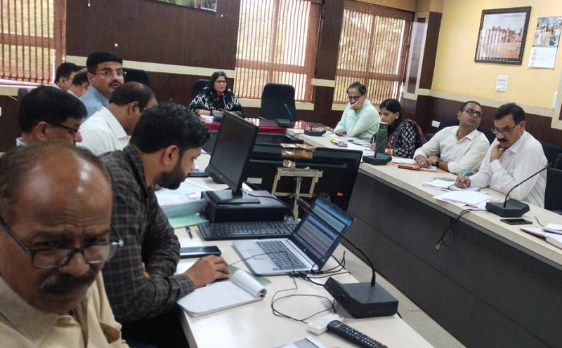 राजस्व अधिकारियों की बैठक राजस्व अधिकारियों की बैठक