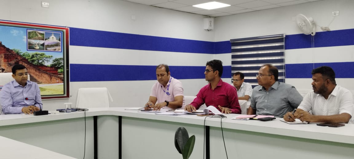 कार्यक्रम में शामिल डीएम कार्यक्रम में शामिल डीएम