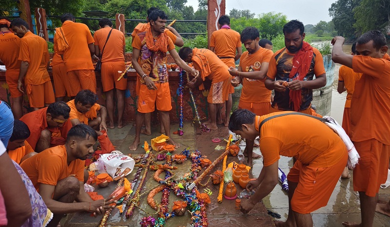 कुबेरेश्वरधाम पर कावड़ यात्रा कुबेरेश्वरधाम पर कावड़ यात्रा