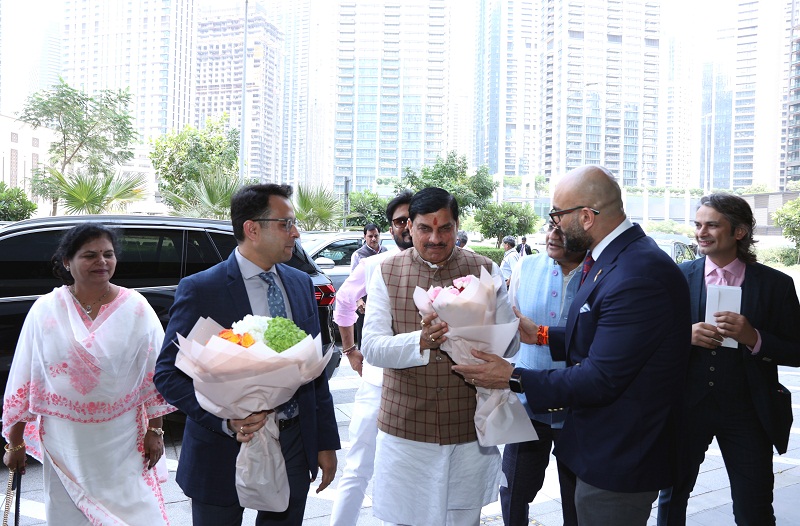 दुबई में इंदौर से जुड़े उद्यमियों ने मुख्यमंत्री का किया गर्मजोशी से स्वागत दुबई में इंदौर से जुड़े उद्यमियों ने मुख्यमंत्री का किया गर्मजोशी से स्वागत