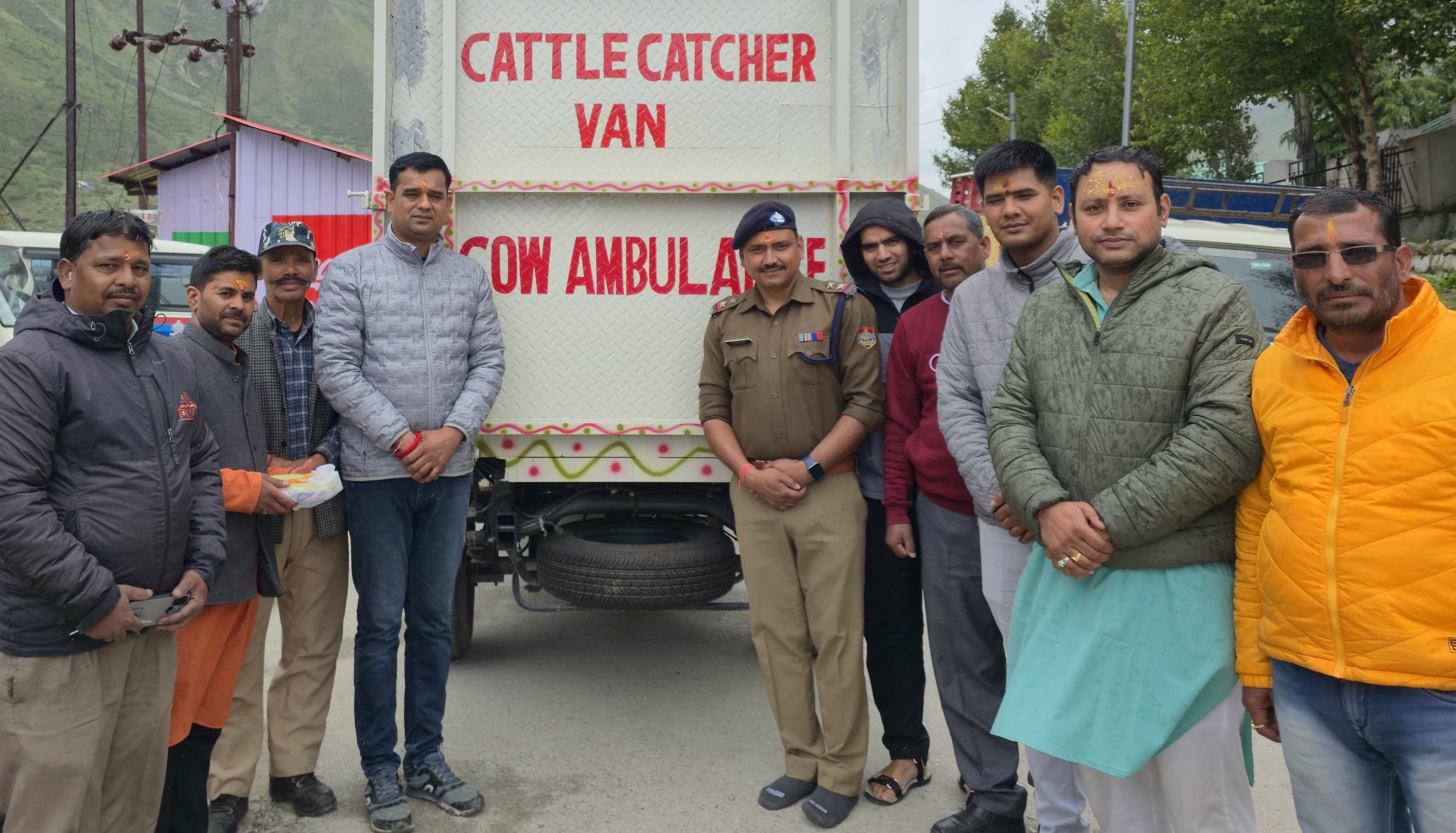 बदरीनाथ धाम में आवारा पशुओं की सुरक्षा के लिए वाहन की व्यवस्था शुरू।