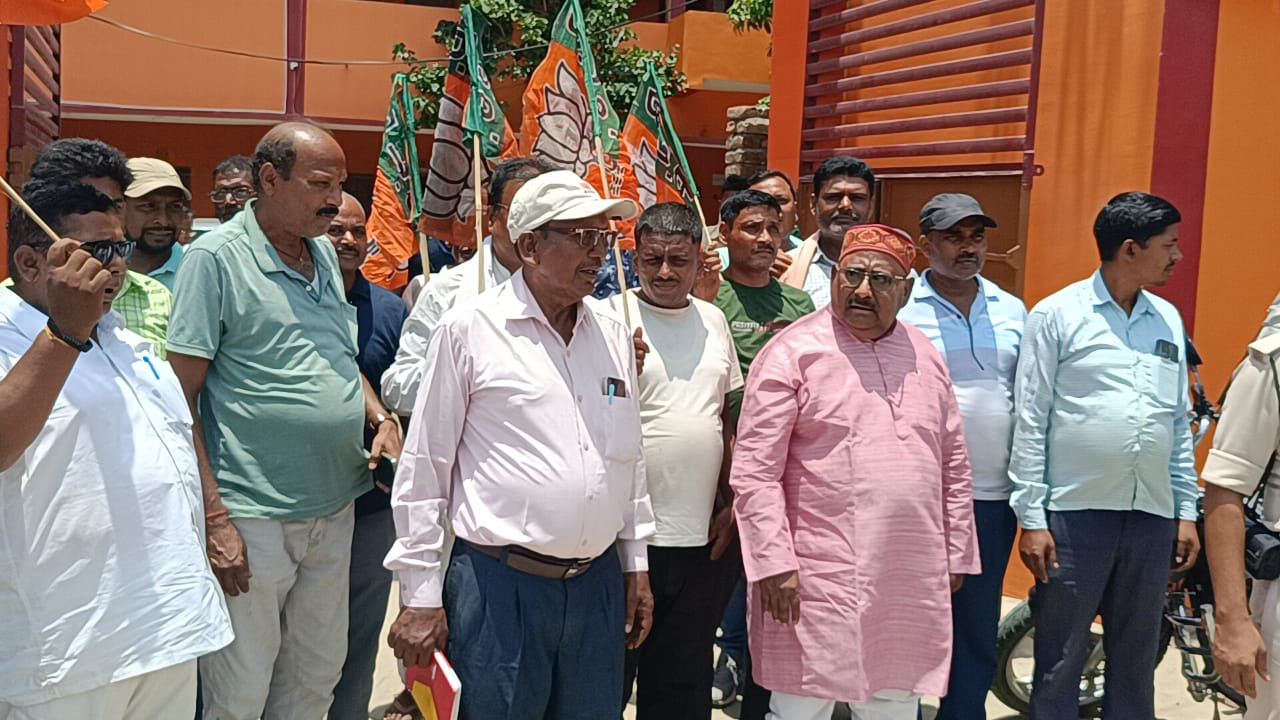 भाजपा ने शुरू किया जनसंपर्क रथ, पीएम मोदी के मोतिहारी आगमन की तैयारी तेज। भाजपा ने शुरू किया जनसंपर्क रथ, पीएम मोदी के मोतिहारी आगमन की तैयारी तेज।