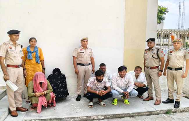 सोनीपत पुलिस द्वारा ऑपरेशन प्रहार के दौरान गिरफ्तार बेल जंपर अपराधी सोनीपत पुलिस द्वारा ऑपरेशन प्रहार के दौरान गिरफ्तार बेल जंपर अपराधी