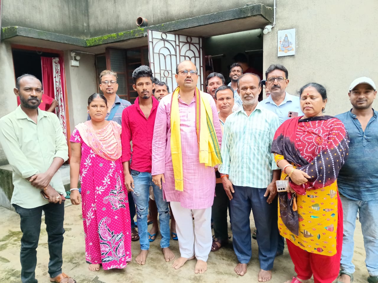 दीपक के घर पहुंचे दीपांजन गुहा दीपक के घर पहुंचे दीपांजन गुहा