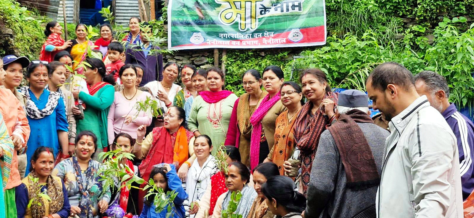 टांकी बैंड क्षेत्र में पौधरोपण कार्यक्रम में शामिल विधायक एवं अन्य। टांकी बैंड क्षेत्र में पौधरोपण कार्यक्रम में शामिल विधायक एवं अन्य।