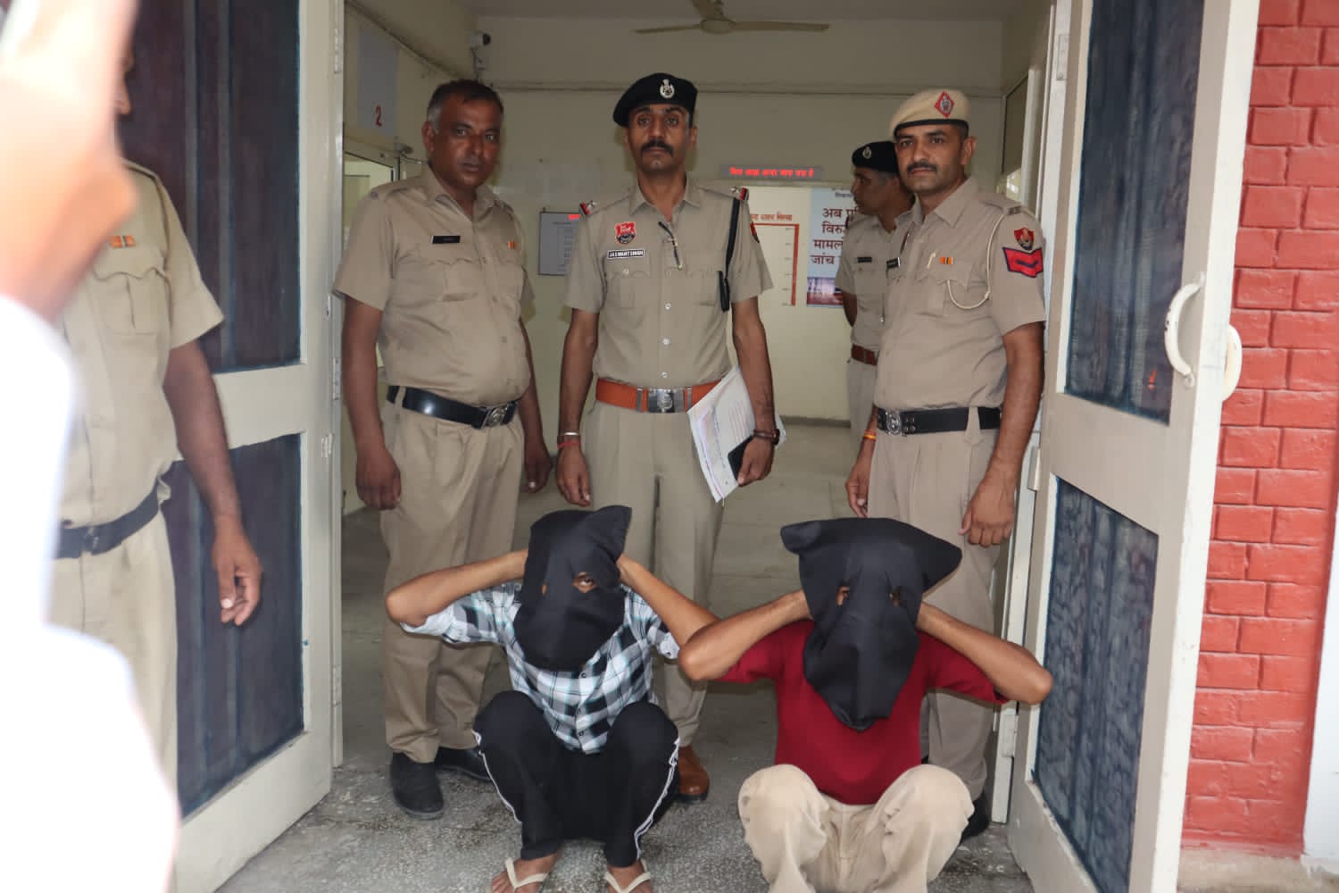 बाइक चोर गिरोह के पकड़े गए दो आरोपी। बाइक चोर गिरोह के पकड़े गए दो आरोपी।