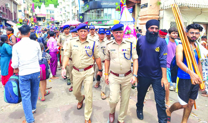 निरीक्षण करते एसएसपी निरीक्षण करते एसएसपी
