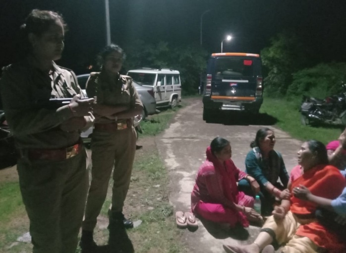 घटना स्थल पर बिलखते परिजन