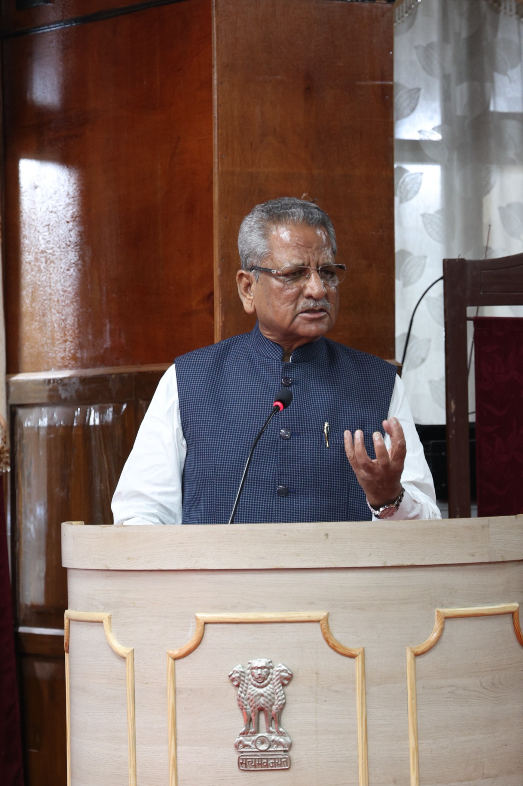 सिक्किम के राज्यपाल ओमप्रकाश माथुर कार्यक्रम को संबोधित करते हुए सिक्किम के राज्यपाल ओमप्रकाश माथुर कार्यक्रम को संबोधित करते हुए
