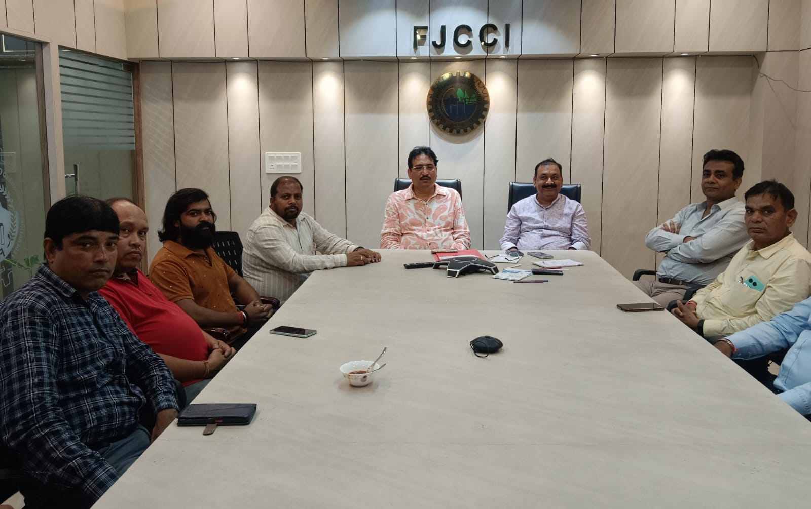 चेंबर की इंडोर आउटडोर उप समिति की बैठक की तस्वीर चेंबर की इंडोर आउटडोर उप समिति की बैठक की तस्वीर