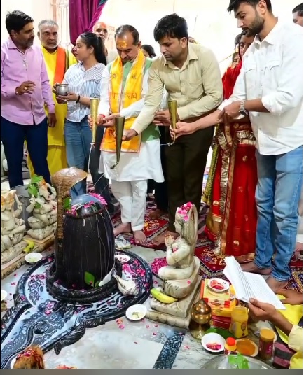 शिवालयों में गूंजे बम—बम भोले के जयकारे शिवालयों में गूंजे बम—बम भोले के जयकारे