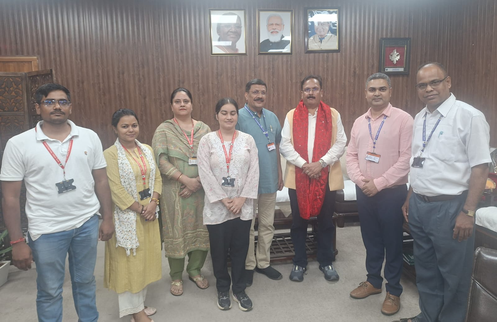 व्यास पूजन के उपलक्ष्य में कुलगुरु का सम्मान किया गया व्यास पूजन के उपलक्ष्य में कुलगुरु का सम्मान किया गया
