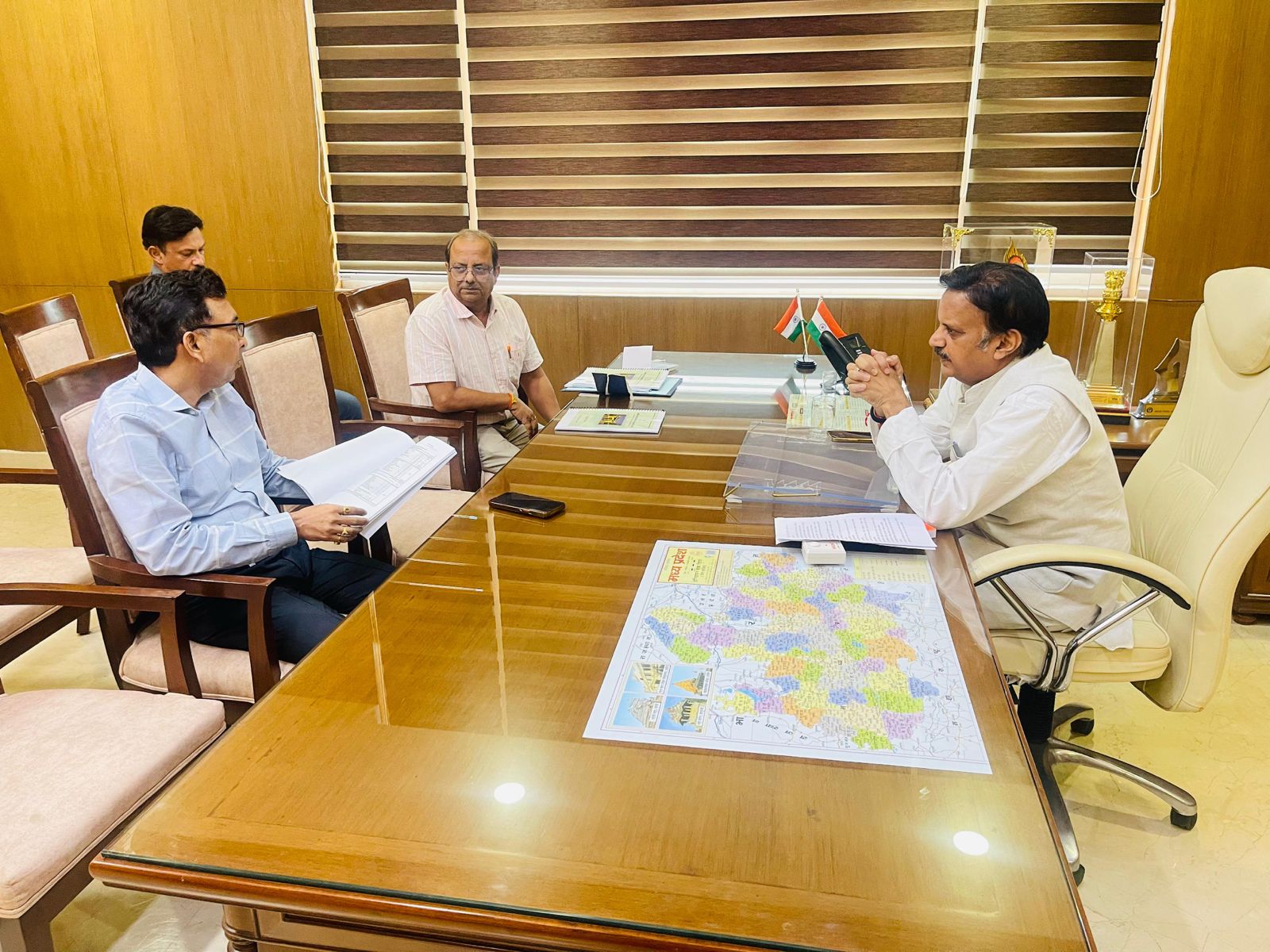 उप मुख्यमंत्री शुक्ल ने रीवा इंजीनियरिंग कॉलेज की दीर्घकालिक विकास योजना पर विस्तृत चर्चा कर दिए निर्देश उप मुख्यमंत्री शुक्ल ने रीवा इंजीनियरिंग कॉलेज की दीर्घकालिक विकास योजना पर विस्तृत चर्चा कर दिए निर्देश