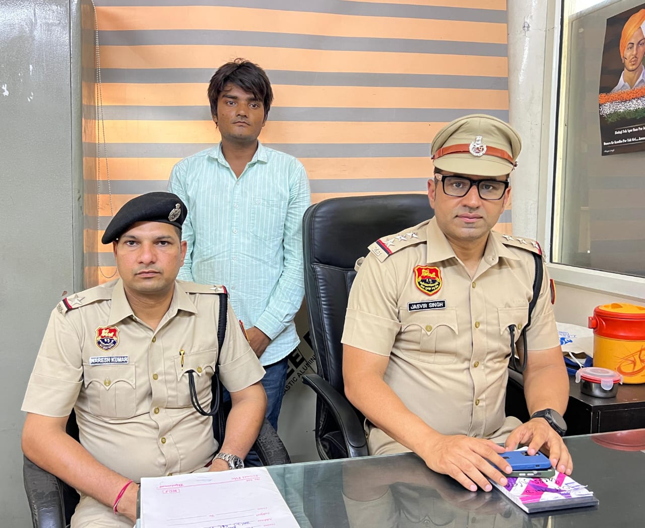 गिरफ्तार किया गया आरोपित गिरफ्तार किया गया आरोपित