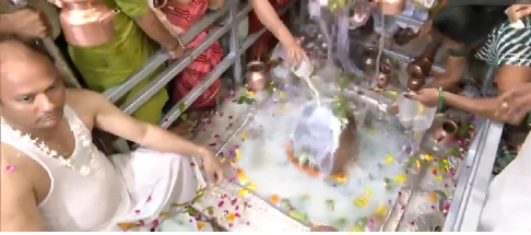 सावन का पहला सोमवार: छोटी काशी में इंद्रदेव ने किया महादेव का जलाभिषेक सावन का पहला सोमवार: छोटी काशी में इंद्रदेव ने किया महादेव का जलाभिषेक