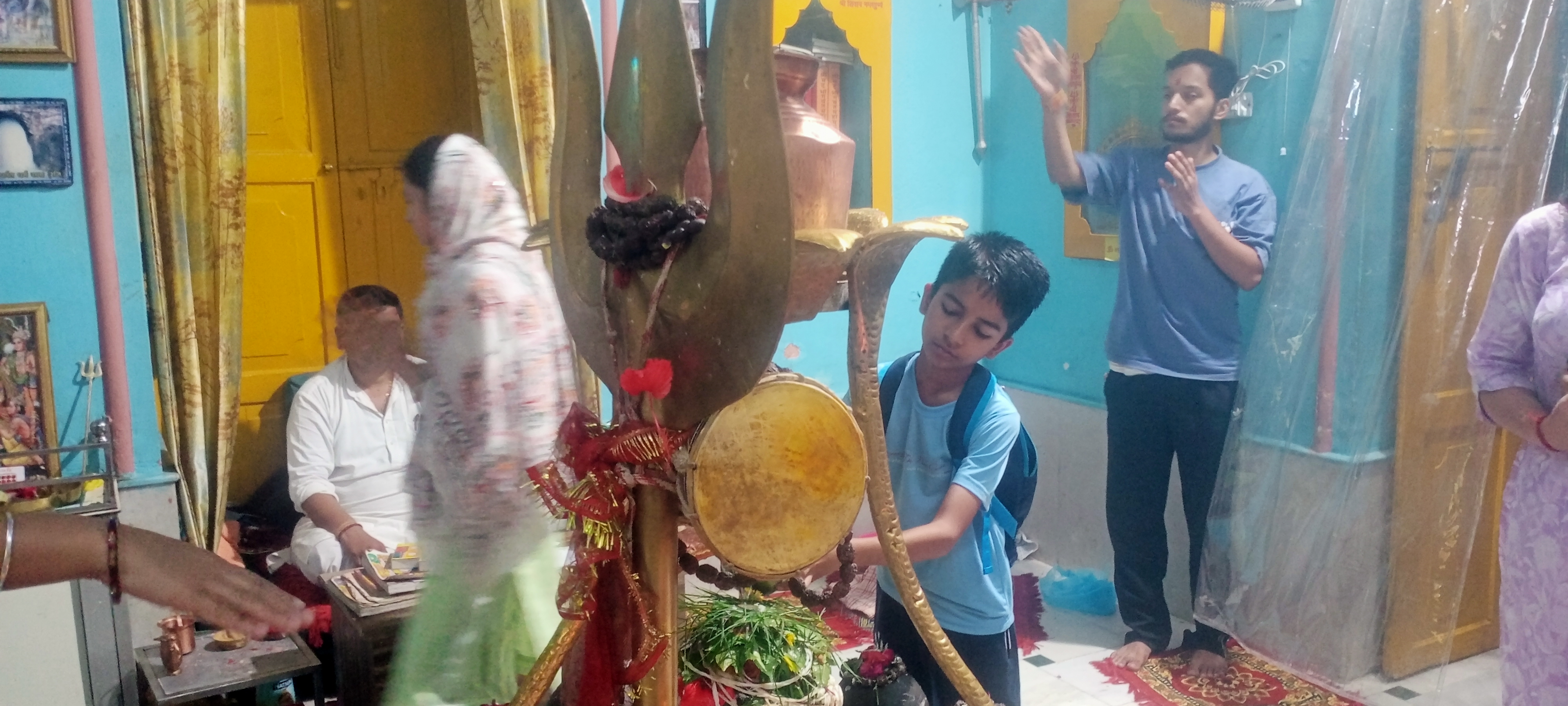 श्रावण  मास के पहले सोमवार पर नाहन  के प्राचीन एकदश शिव मंदिर रानीताल और शिव मंदिर पक्का टैंक पर उमड़े श्रद्धालु
