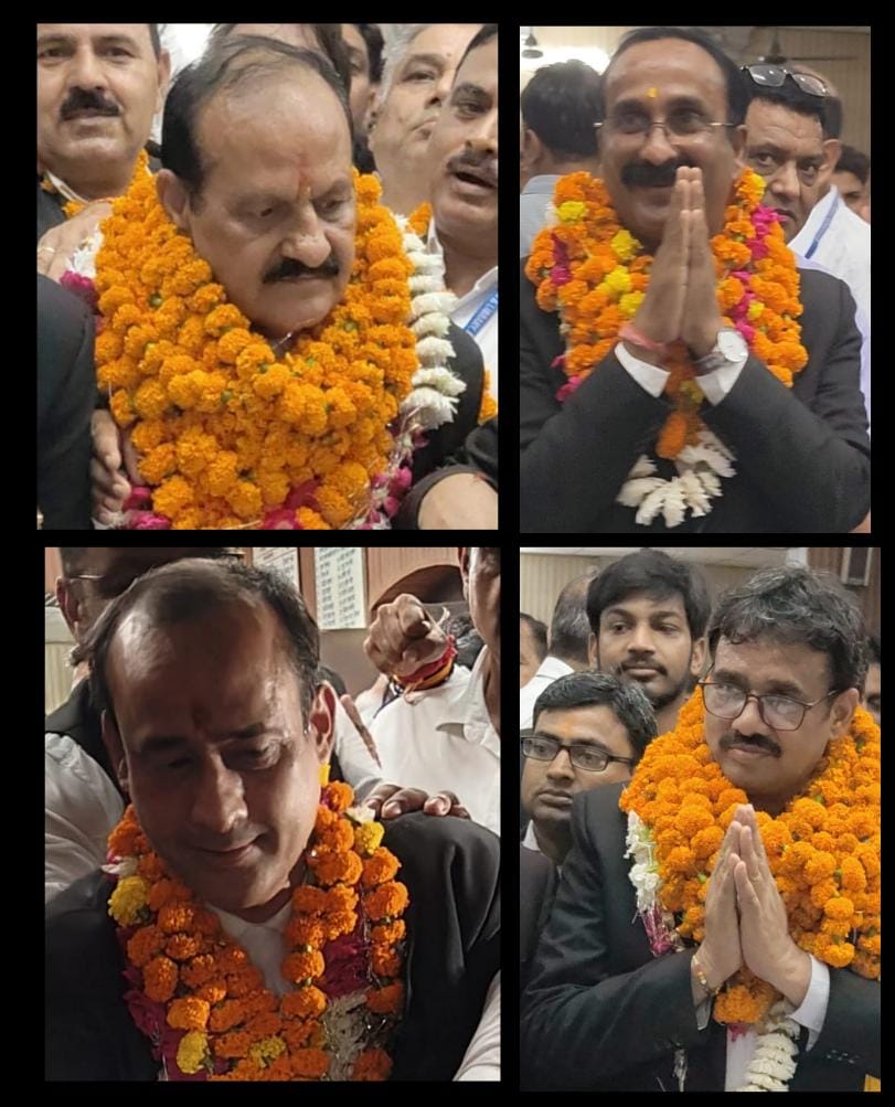 दि बार एसोसिएशन एंड लाइब्रेरी के वार्षिक चुनाव में पहले दिन नामांकन कराने वाले आनंद मोहन गुप्ता, शर्मिताभ सिंहा, राजीव चौधरी, राजेश कुमार। दि बार एसोसिएशन एंड लाइब्रेरी के वार्षिक चुनाव में पहले दिन नामांकन कराने वाले आनंद मोहन गुप्ता, शर्मिताभ सिंहा, राजीव चौधरी, राजेश कुमार।