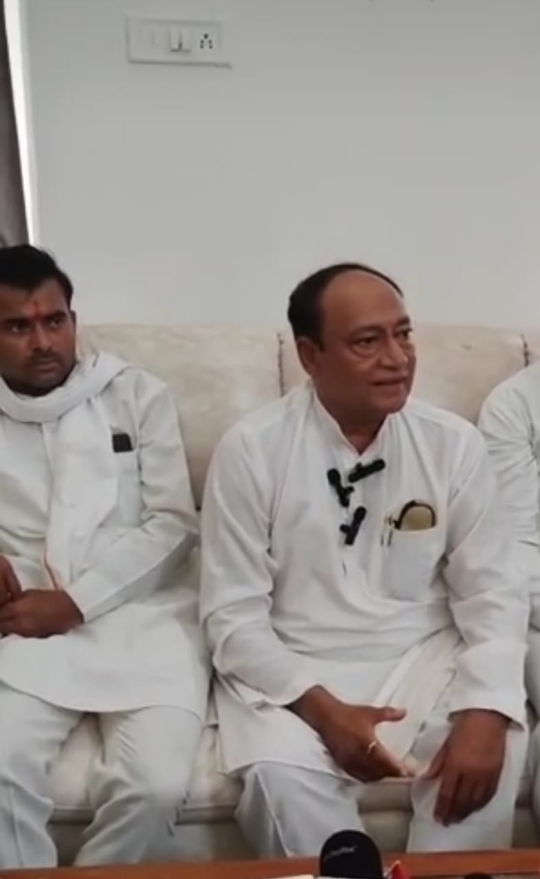 कार्यकर्ताओं को अहमियत मिले-पूर्व सांसद लक्ष्मणसिंह कार्यकर्ताओं को अहमियत मिले-पूर्व सांसद लक्ष्मणसिंह
