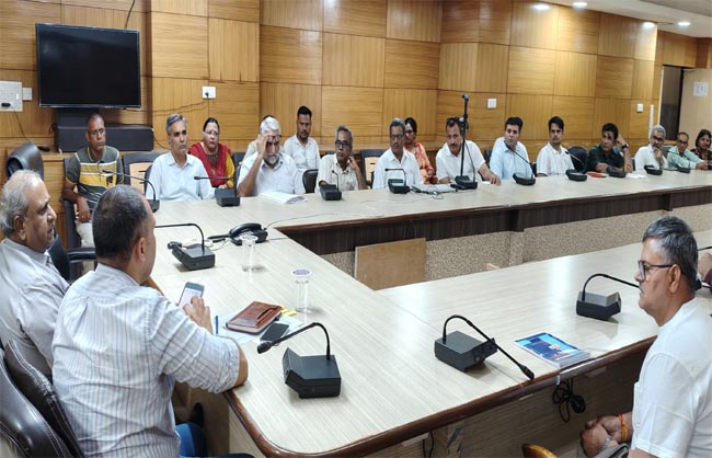 सीईटी परीक्षा को लेकर अधिकारियों की बैठक लेते एडीसी सुशील कुमार। सीईटी परीक्षा को लेकर अधिकारियों की बैठक लेते एडीसी सुशील कुमार।