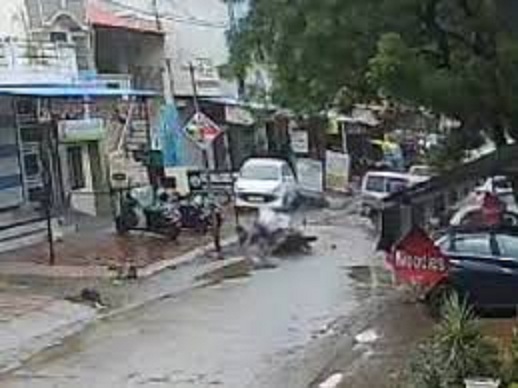 सीसीटीवी कैमरे में कैद हुई घटना सीसीटीवी कैमरे में कैद हुई घटना