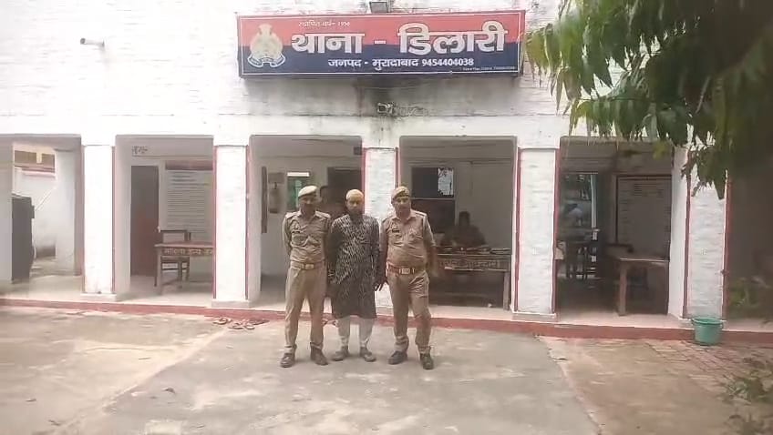 मदरसे में नाबालिग छात्रा से दुष्कर्म के आरोप में गिरफ्तार मौलाना रेहान।