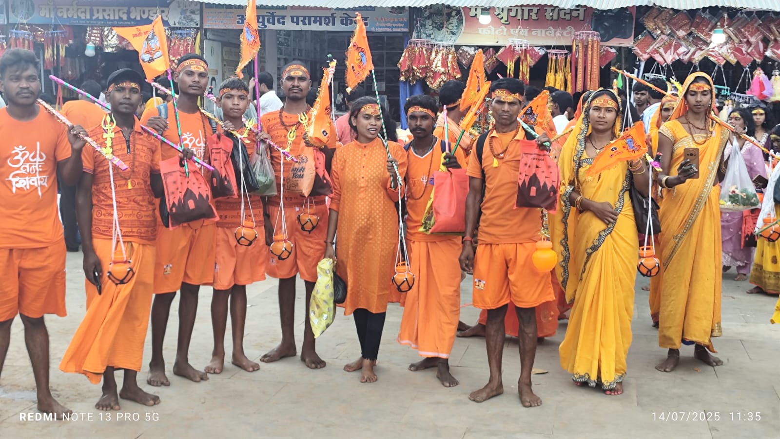 कावडि़ए नर्मदा  लेकर जाते