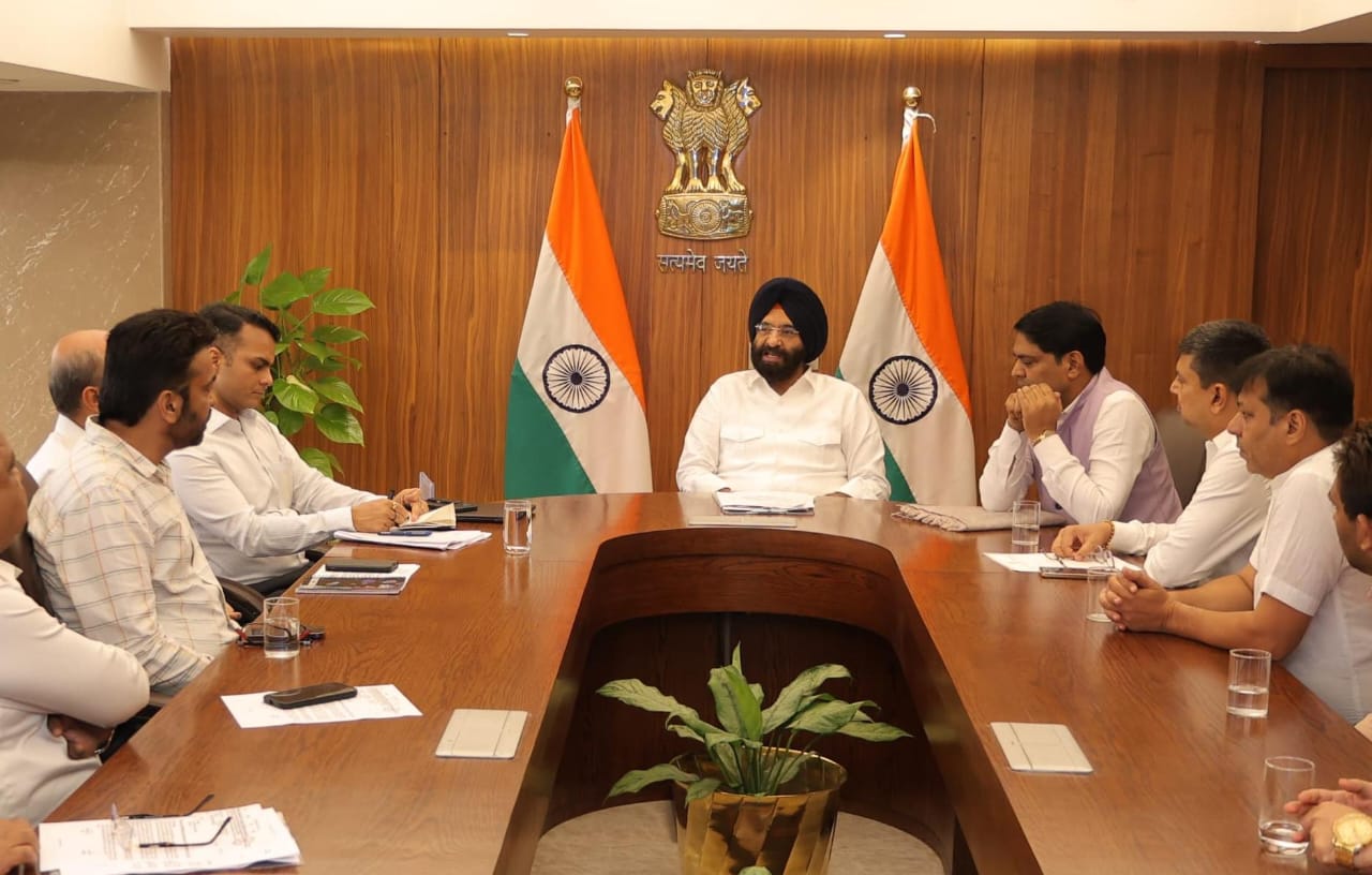दिल्ली सचिवालय में सोमवार को ग्रीन कैटेगरी इंडस्ट्रीज को राहत की घोषणा करते मंत्री मनजिंदर सिंह सिरसा दिल्ली सचिवालय में सोमवार को ग्रीन कैटेगरी इंडस्ट्रीज को राहत की घोषणा करते मंत्री मनजिंदर सिंह सिरसा