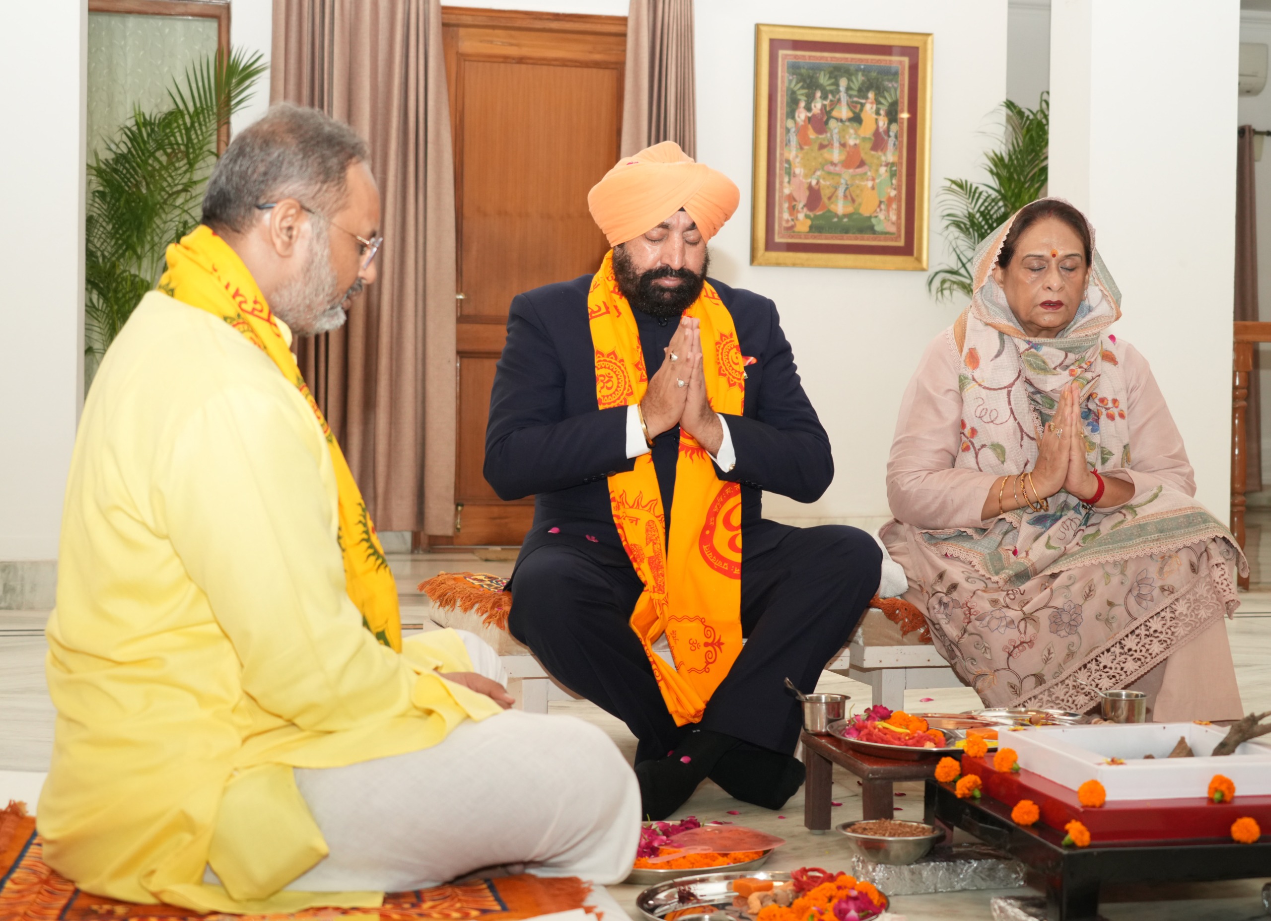 राज्यपाल लेफ्टिनेंट जनरल गुरमीत सिंह (से.नि.) राजभवन में पूजा करते। राज्यपाल लेफ्टिनेंट जनरल गुरमीत सिंह (से.नि.) राजभवन में पूजा करते।