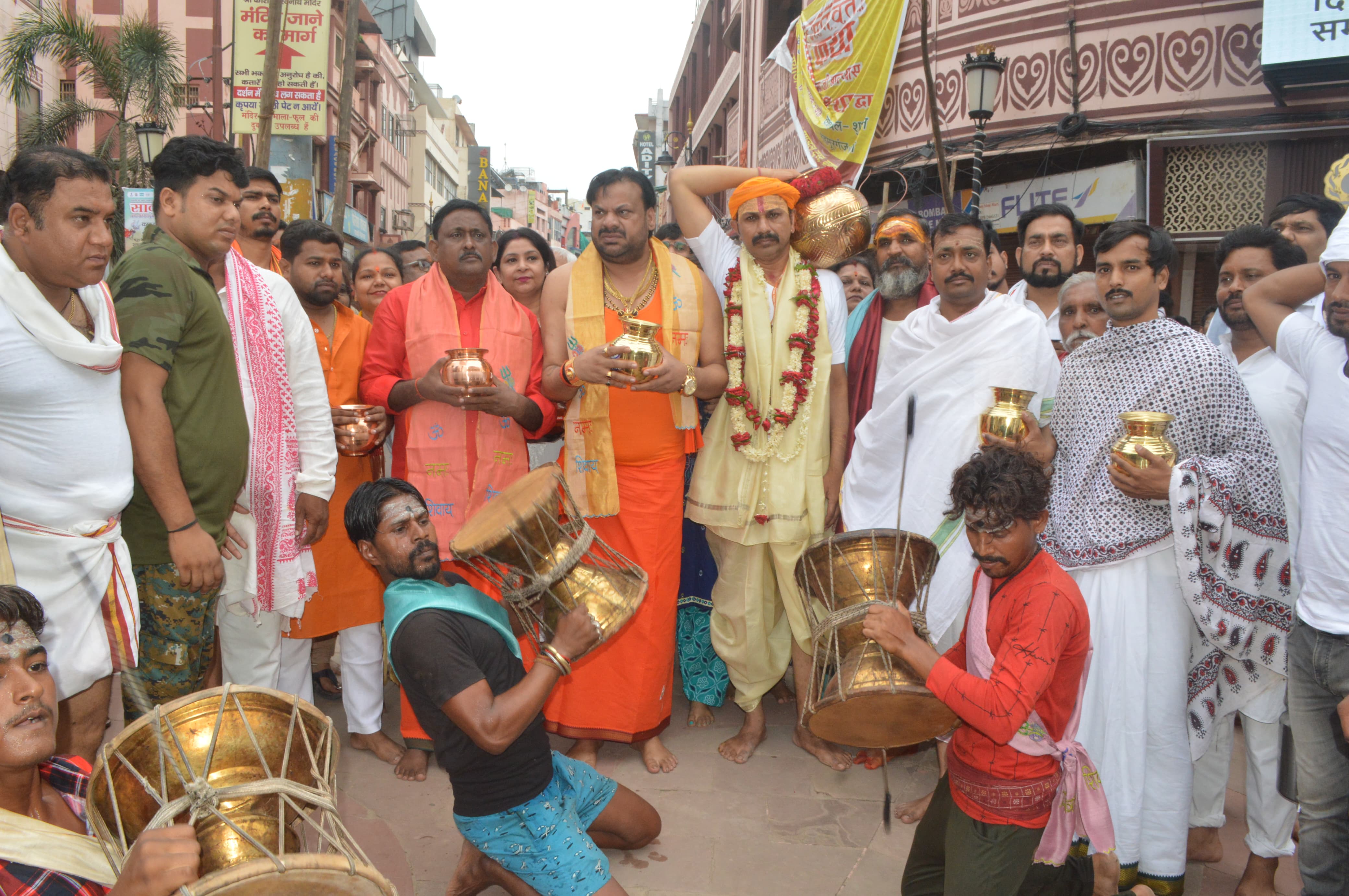 यादव बंधुओं की जलाभिषेक यात्रा