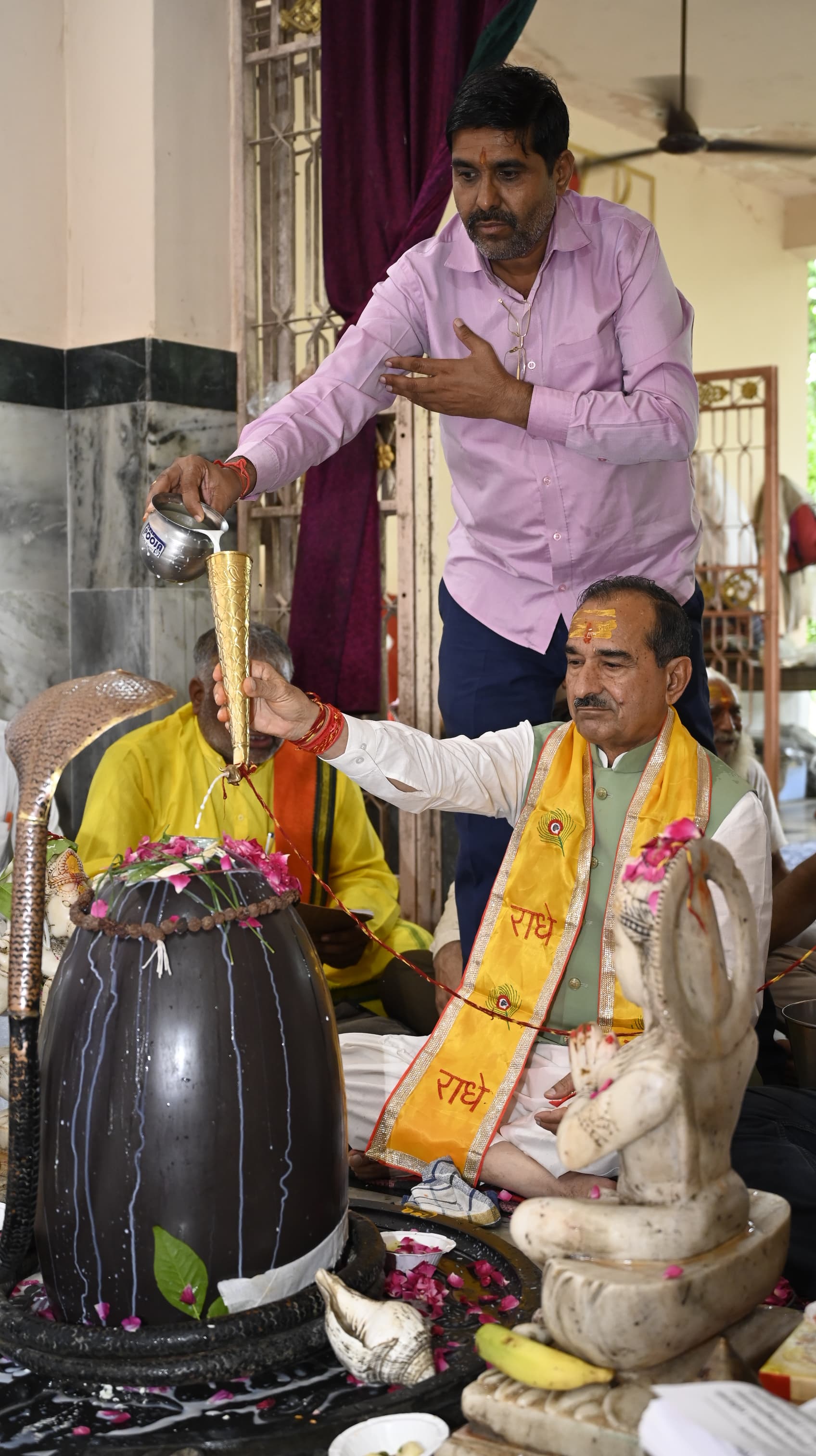 भाजपा प्रदेश अध्यक्ष मदन राठौड़ ने सावन के पहले सोमवार को गलता तीर्थ में किया विशेष पूजन