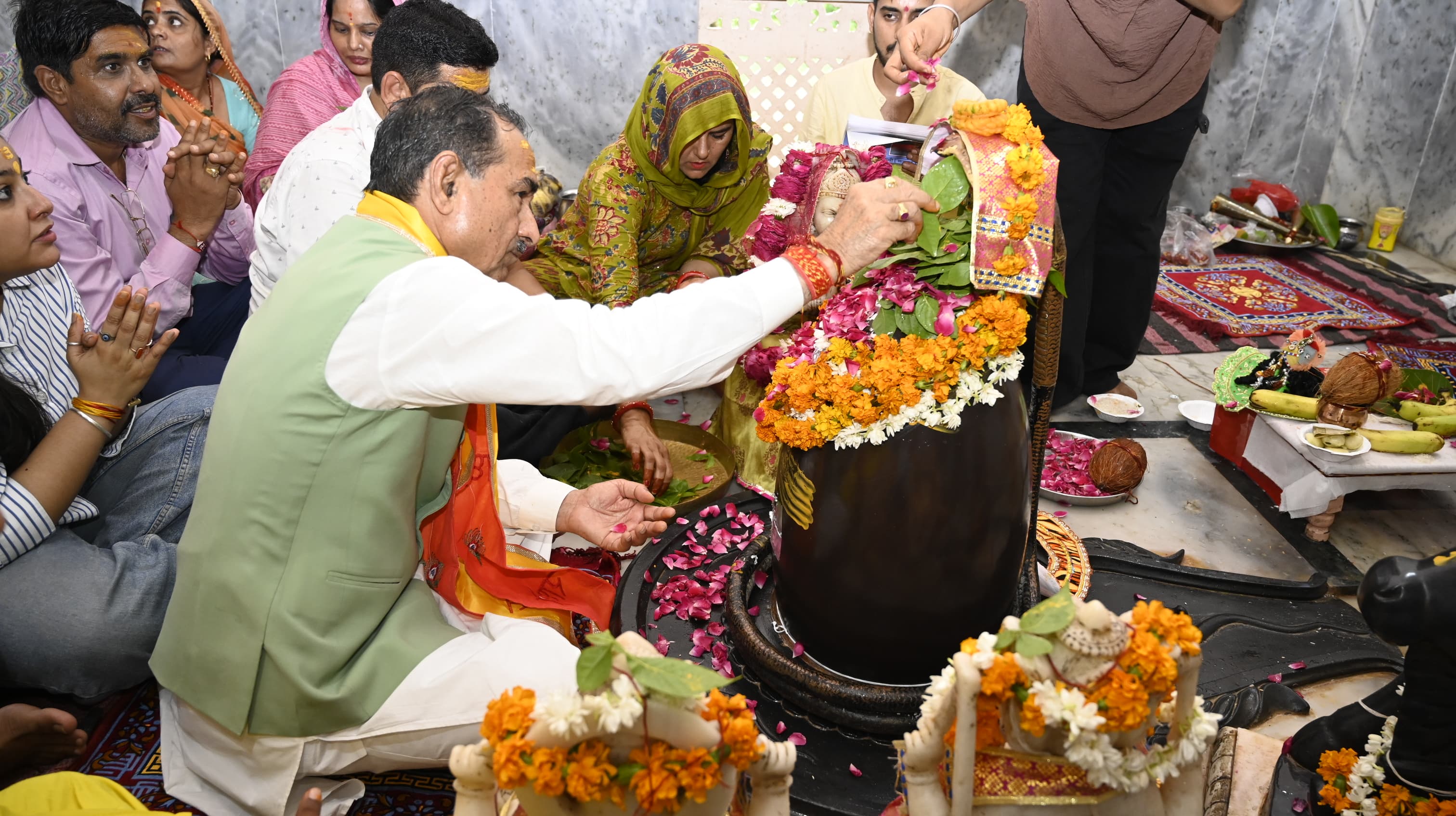 भाजपा प्रदेश अध्यक्ष मदन राठौड़ ने सावन के पहले सोमवार को गलता तीर्थ में किया विशेष पूजन
