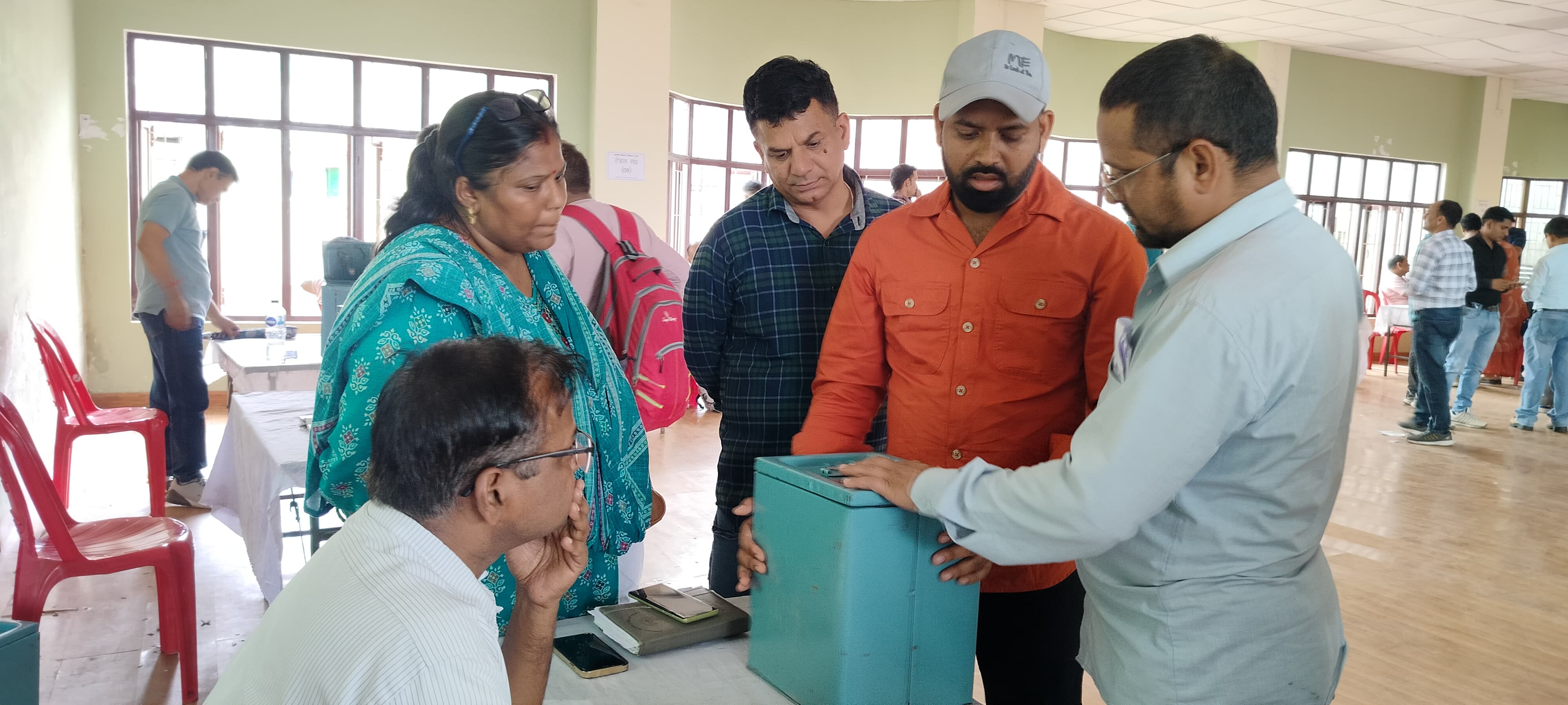 प्रशासन द्वारा कार्मिकों को पंचायत चुनाव को लेकर जानकारी देते हुए प्रशासन द्वारा कार्मिकों को पंचायत चुनाव को लेकर जानकारी देते हुए