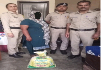 पोंटा क्षेत्र में महिला से 6. 656 ग्राम भुक्की व् 9300 नकद बरामद ,हुई गिरफ्तारी पोंटा क्षेत्र में महिला से 6. 656 ग्राम भुक्की व् 9300 नकद बरामद ,हुई गिरफ्तारी