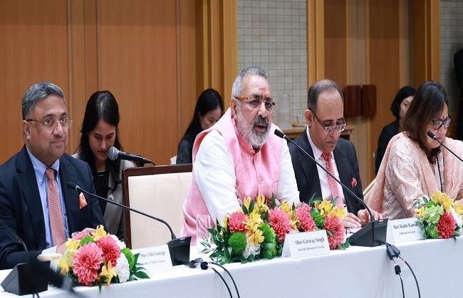टोक्यो में भारत-जापान संबंधों तथा कपड़ा क्षेत्र में अवसरों पर चर्चा करते गिरिराज सिंह टोक्यो में भारत-जापान संबंधों तथा कपड़ा क्षेत्र में अवसरों पर चर्चा करते गिरिराज सिंह