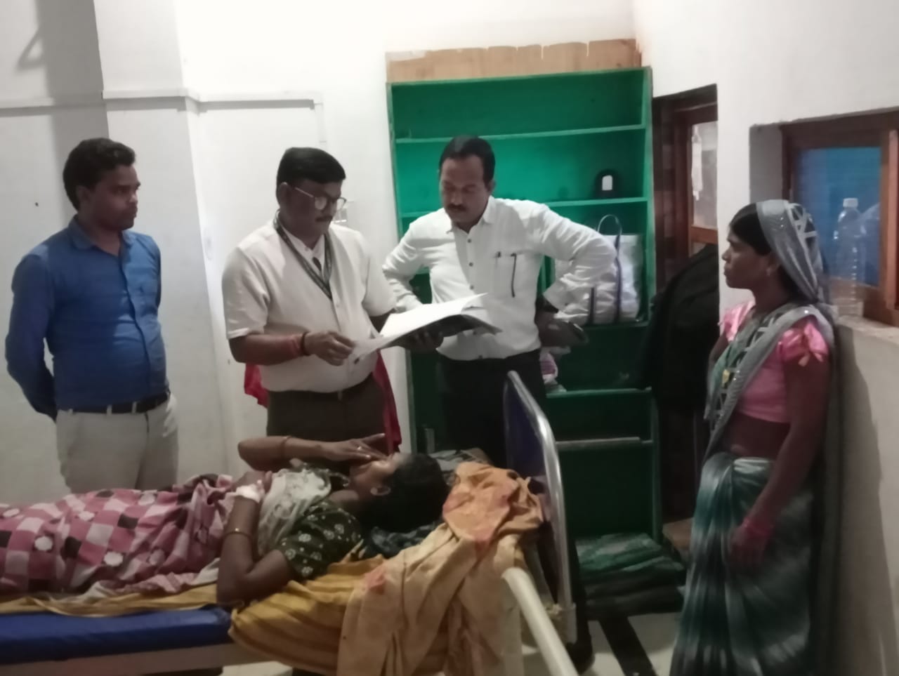 बेलन बरौधा के निजी अस्पताल में भर्ती हूंए मरीजों से ईलाज के बारे में जानकारी लेते डिप्टी सीएमओ अवधेश कुमार बेलन बरौधा के निजी अस्पताल में भर्ती हूंए मरीजों से ईलाज के बारे में जानकारी लेते डिप्टी सीएमओ अवधेश कुमार
