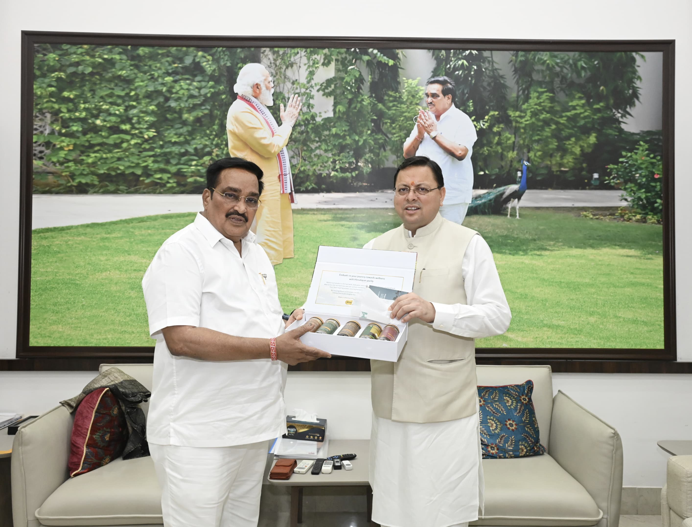 मुख्यमंत्री पुष्कर सिंह धामी नई दिल्ली में केन्द्रीय जल शक्ति मंत्री सी.आर. पाटिल से भेंट करते। मुख्यमंत्री पुष्कर सिंह धामी नई दिल्ली में केन्द्रीय जल शक्ति मंत्री सी.आर. पाटिल से भेंट करते।