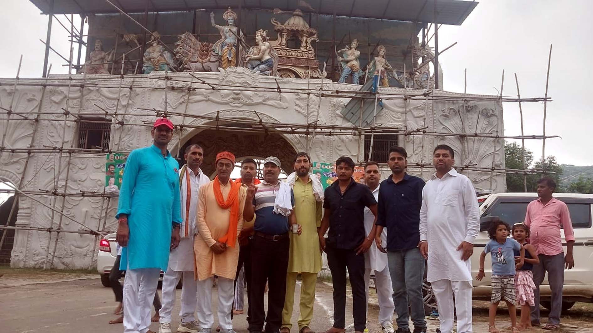 बृजमंडल जलाभिषेक यात्रा में भाग लेने के लिए पहुंचा विहिप दल। बृजमंडल जलाभिषेक यात्रा में भाग लेने के लिए पहुंचा विहिप दल।