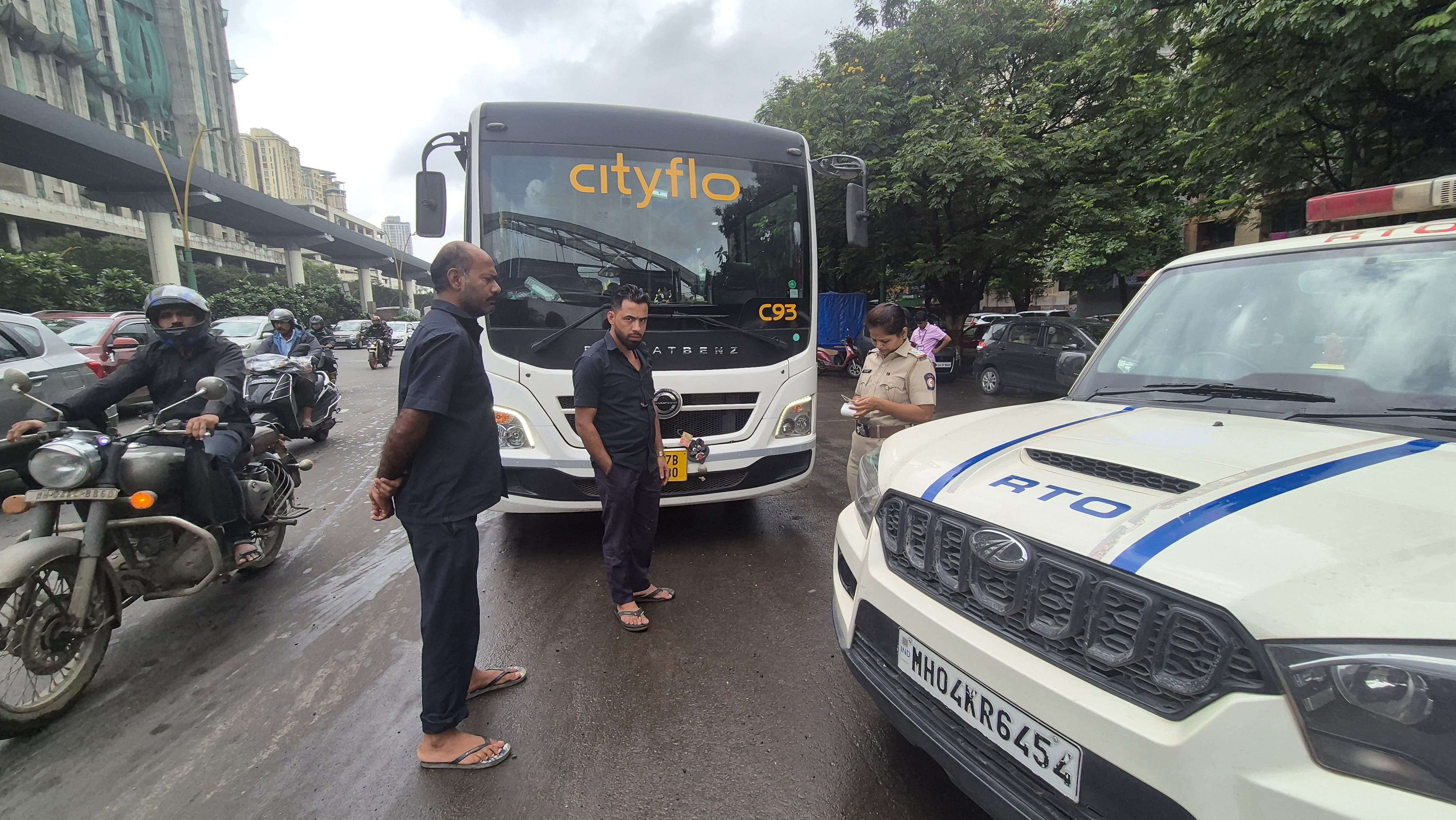 Tourist bus, taxi queue for fine Tourist bus, taxi queue for fine