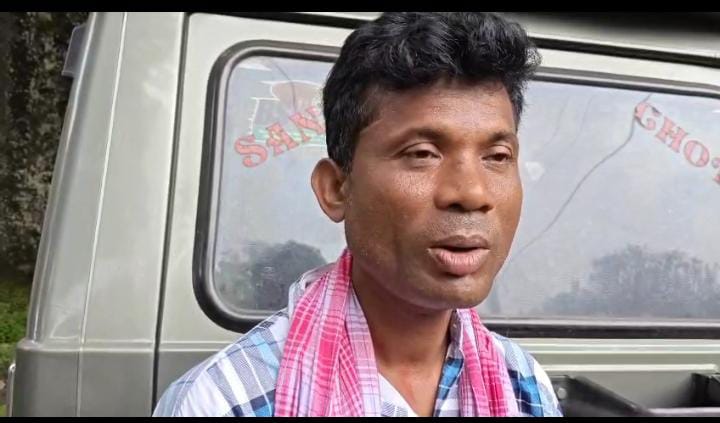 जानकारी देते गृहस्वामी नयन जानकारी देते गृहस्वामी नयन
