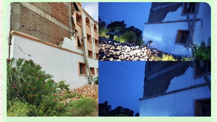 हल्की बारिश में धाराशयी दिवार हल्की बारिश में धाराशयी दिवार