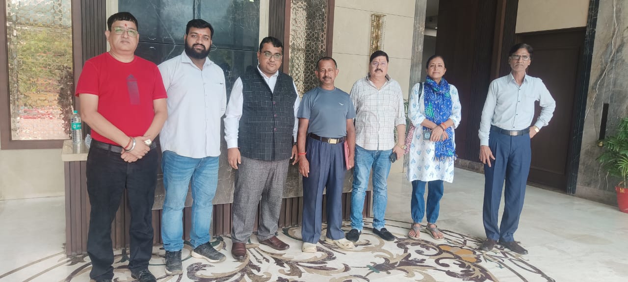 नगर प्रशासक से मुलाकात करते फोरम के सदस्य नगर प्रशासक से मुलाकात करते फोरम के सदस्य